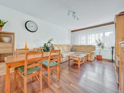 RUHIGE LAGE VON KORNWESTHEIM
- helle 3-Zimmer-EG-Wohnung mit Balkon und geradlinigem Grundriss