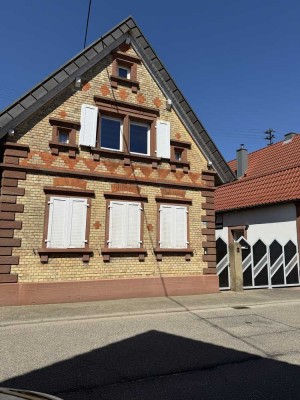 Wohnhaus in Freckenfeld mit großzügiger Gewerbenutzfläche