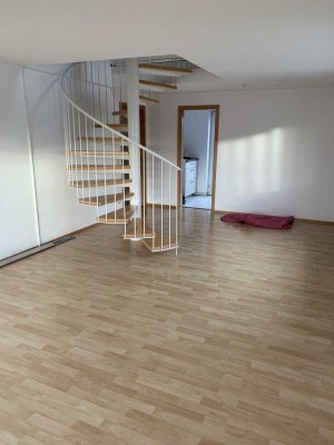 3-Zimmer Maisonette-Wohnung mit 2 Balkonen in Ditzingen