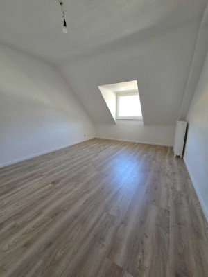 Ansprechend Wohnen  in Duisburg-Hochemmerich -  wir renovieren gerade Ihr neues Zuhause mit Balkon