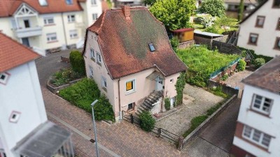 +++Charmantes Einfamilienhaus für Handwerker: Freistehendes Haus mit Garten, Parkmöglichkeit und ...