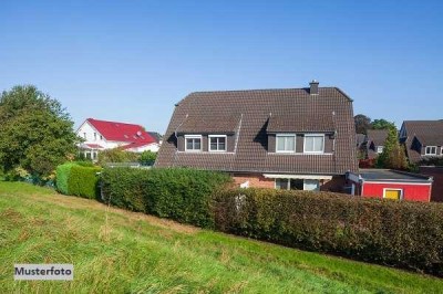 2-Familienhaus mit Doppelgarage in ruhiger Wohnlage - provisionsfrei