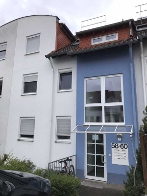 Freundliche und gepflegte 2-Raum-Wohnung mit geh. Innenausstattung mit Balkon und EBK in Nauheim
