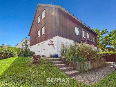 Abendsonne garantiert – 3,5-Zimmer-Dachgeschoss mit Balkon & Garage über Lenningen