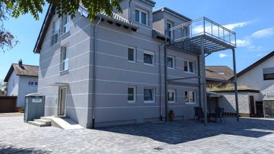 Erstbezug: Moderne 4 Zimmer-Wohnung mit Balkon, Keller und PKW-Stellplatz im Hof