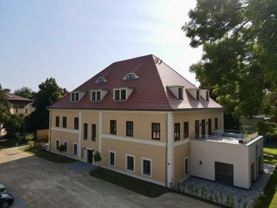 Exklusives Wohnen im Baudenkmal – Großzügige Erdgeschosswohnung mit zwei Terrassen!