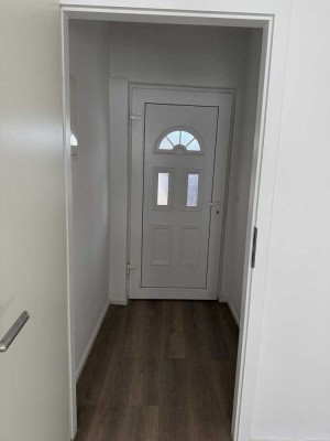 3,5 Zimmer Küche Bad Wohnung Obergeschoss neu renoviert 100Qm