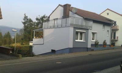 Attraktive Eigentumswohnung (Erdgeschoss) in gepflegten 3 Familienhaus mit Stellplatz und Terrasse