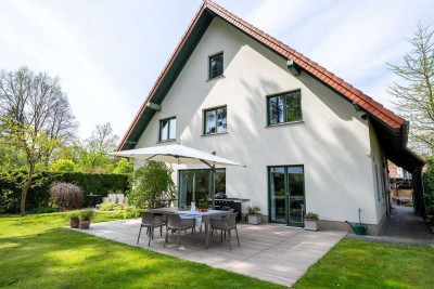 Großzügige Haushälfte im Zweifamilienhaus mit Garten, Kamin & Sauna in ruhiger Lage von Eggersdorf