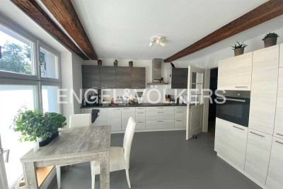 Altbaucharme trifft modernen Wohnkomfort – großzügige 3,5-Zimmer-Wohnung mit Terrasse