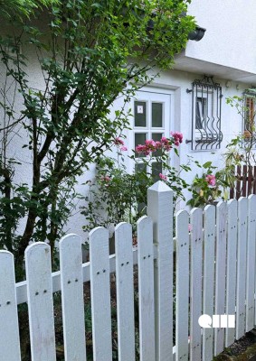 Attraktive Doppelhaushälfte mit Garten auf allen 3 Hausseiten und Balkon in Unterschleißheim