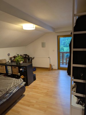 Gemütliche 2,5 Zimmer Wohnung für Frau