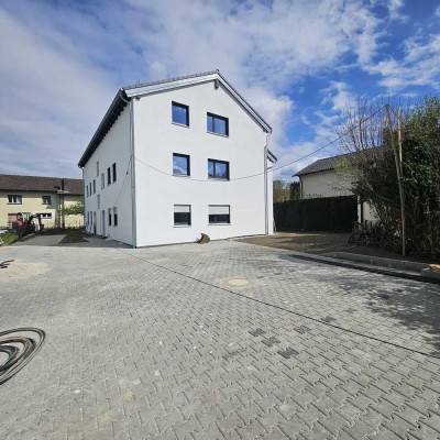 schöne, geräumige 2-Zimmerwohnung mit Gartenanteil in ruhiger Lage