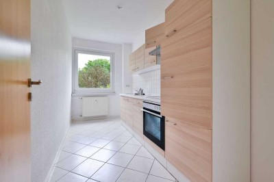 gepflegte 2 Raum Wohnung mit Einbauküche, Aufzug, Balkon und ruhiger Lage in Chemnitz + Stellplätze