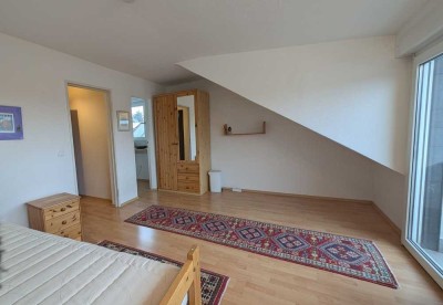 Ideal für Pendler - gepflegtes Dachgeschossapartment in ruhiger Lage