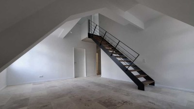 4 Zimmer mit Galerie- Maisonnette mit Aufzug, EBK, Fussbodenh. Naturstein, 2 Bäder!