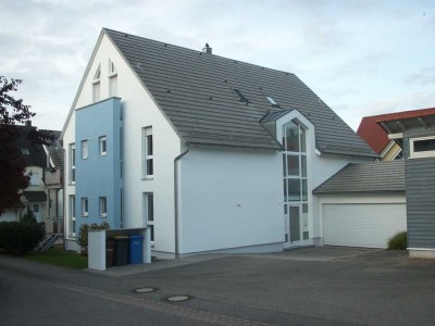 2 Zimmer Hochparterre-Wohnung mit Balkon und Gartenanteil