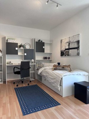 Charmantes Einzimmer-Apartment in Top-Lage: stilvoll Wohnen zwischen Padersee und Fischteichen