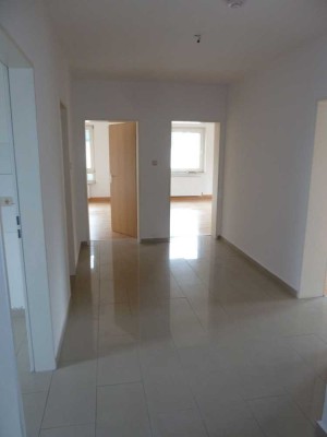 3,5 Raum Wohnung mit 91m² in zentraler Wohnlage. Große Räume. WG geeignet.