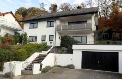 Traumhaus in sonniger Hanglage mit direktem Waldzugang
