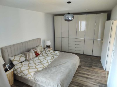 Geschmackvolle, vollständig renovierte 2-Zimmer-Wohnung mit geh. Innenausstattung in Neu-Isenburg