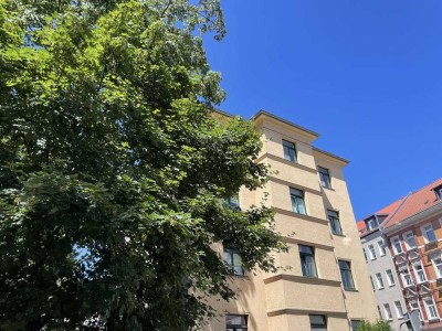Provisionsfrei! Neu renoviert! Sofort Bezugsfrei ! Schickes 1 Zi.-Apartment mit Balkon für Singles !