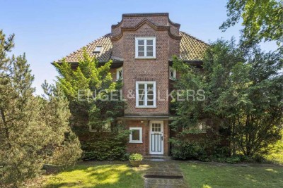 Rarität im Villenviertel: Rotklinkervilla mit traumhaftem Grundstück in Bestlage