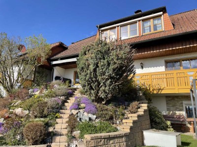 September frei.: Idyllische Lage, Schicke 3,5-Zi.-Wohnung, Panoramablick, (Ablöse-Einbauküche)