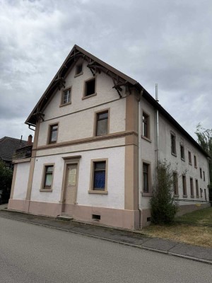 Historisches Mehrfamilienhaus mit großem Grundstück mit Baupotential!