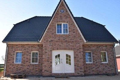 freundliches Einfamilienhaus mit fünf Zimmern in Felde (Neubau)