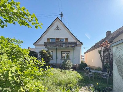 Freistehendes Einfamilienhaus mit Altbaucharme und tollem Garten