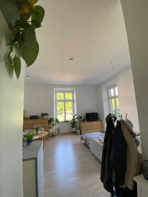 Helle 1,5-Raum-Wohnung mit Balkon, neuwertig, gehobene Ausstattung, Marken-Einbauküche