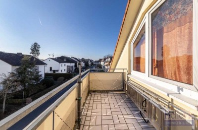 Lichtdurchflutete attraktive Dachgeschosswohnung mit offenem Giebel und 2 Sonnenbalkonen