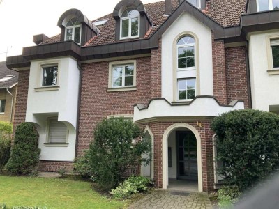 Stilvolle 3-Zimmer-Wohnung mit gehobener Innenausstattung mit Balkon und Einbauküche in Grevenbroich