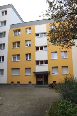 Schöne 3-Zimmer-Wohnung mit Balkon und neuem Vinyl-Boden in Parkettoptik zum 01.01.2026 zu vermieten