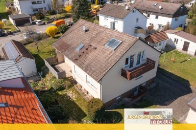 Ein-/Zweifamilienhaus mit Doppelgarage in Sickenhausen