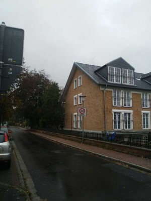 Sanierte Wohnung mit drei Zimmern und Balkon in Neuss