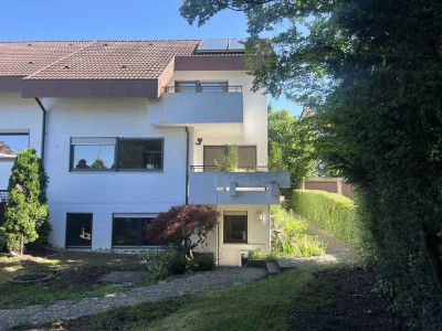 Schöne und helle Doppelhaushälfte mit Solarheizung, Einliegerwohnung und Garten !!