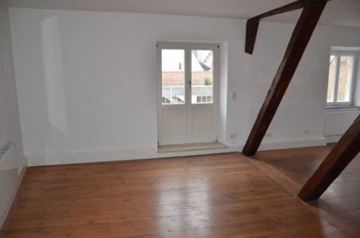 Schöne 3-Zimmer-Dachgeschosswohnung mit Balkon in Altbau