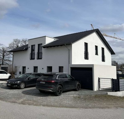 Hochwertige, energieeffiziente Doppelhaushälfte mit vier Zimmern in Delbrück