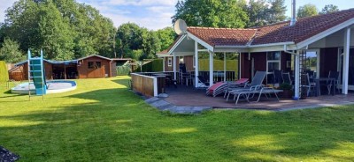 Bungalow-Ferienhaus mit angelegtem Gartengrundstück, Pool beheizbar, finnische Grill-Kota, Sauna, Ka