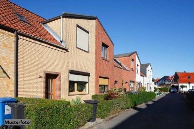 Neuwertige 2-Familien-Doppelhaushälfte - provisionsfrei