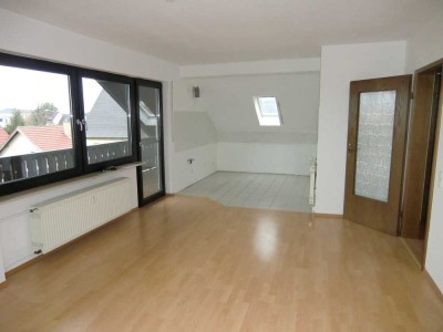 Gemütliche 3-Zimmer-DG-Wohnung mit Balkon in Mainaschaff