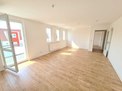 Neu! 91 m² ,4 Raum, Gast-WC, Balkon ab sofort!