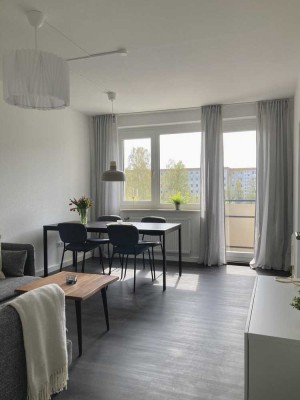 Helle, schöne 3 Zi-Whg. m. Balkon u. Stellplatz, voll möbliert