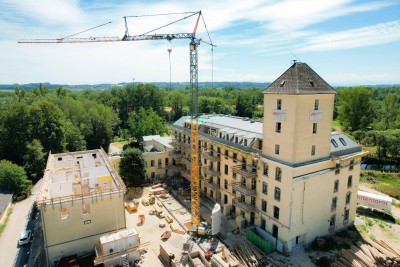 Leben am Wasser: 3-Zimmer-Wohnung mit großem Balkon und Tiefgaragenstellplatz in der Traunfabrik