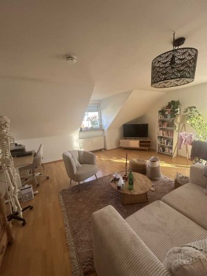 Angekommen:Gemütliche möbilierte 2­ Zi-­DG­Wohnung ­ Balkon und EBK in Ingolstadt/Ringsee auf Zeit