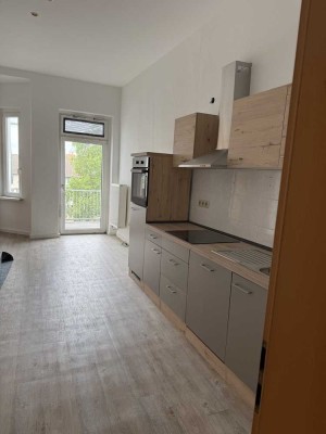 Schöne große 3 Zimmer Wohnung mit EBK