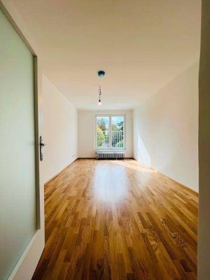 Von Privat: Hochwertig sanierte, lichtdurchflutete und perfekt aufgeteilte 3 Zimmer Wohnung in Hietzing.