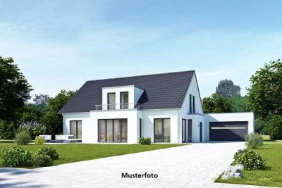 Freistehendes Einfamilienhaus nebst Garage
